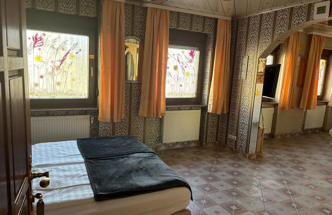 Central Hotel-1